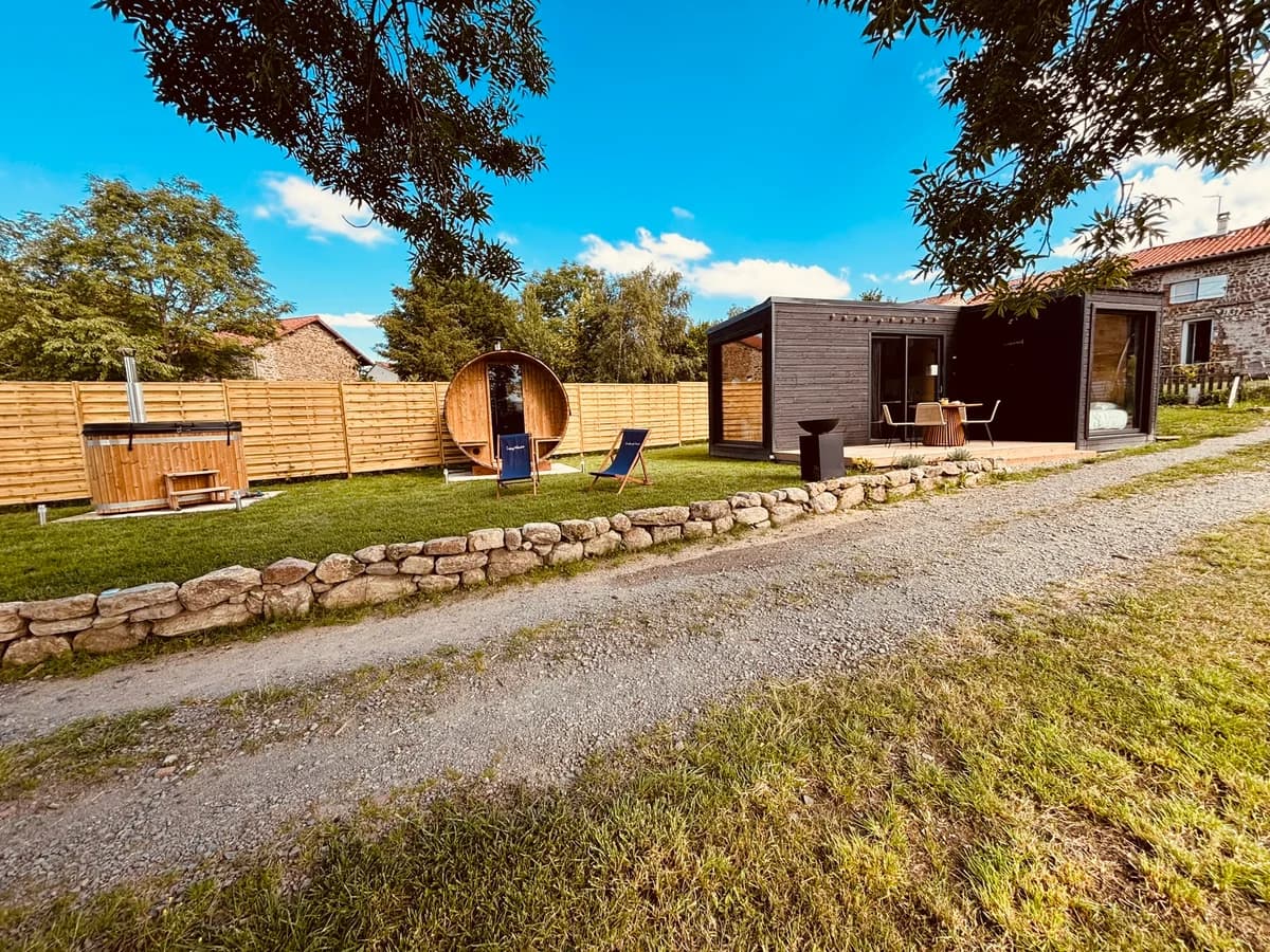 Listing image of Cozy House - Pierrot’s Cabin